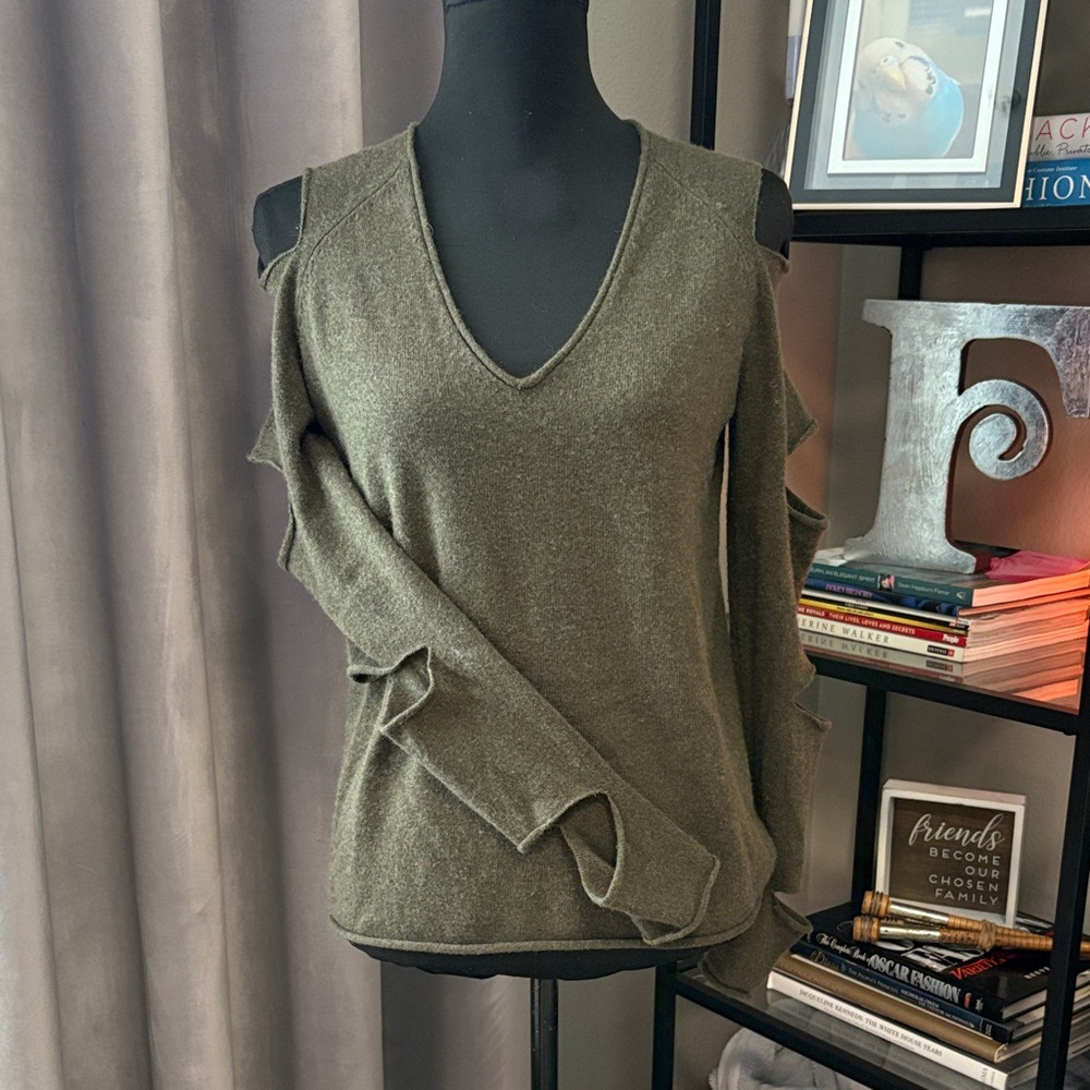 Aqua V-Neck Cold Shoulder Sweater in Olive